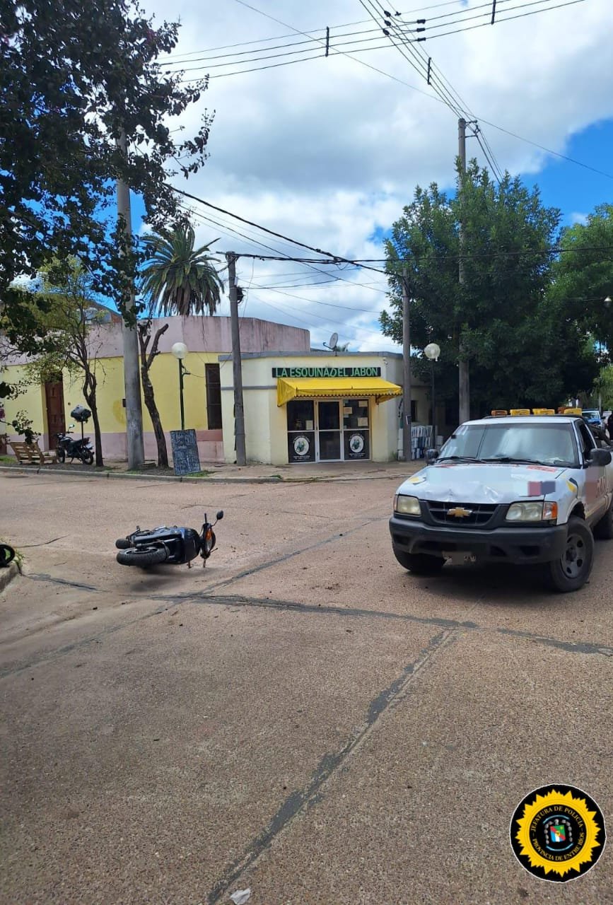 Dos heridos graves y un menor lesionado tras choque entre moto y camioneta Noticias