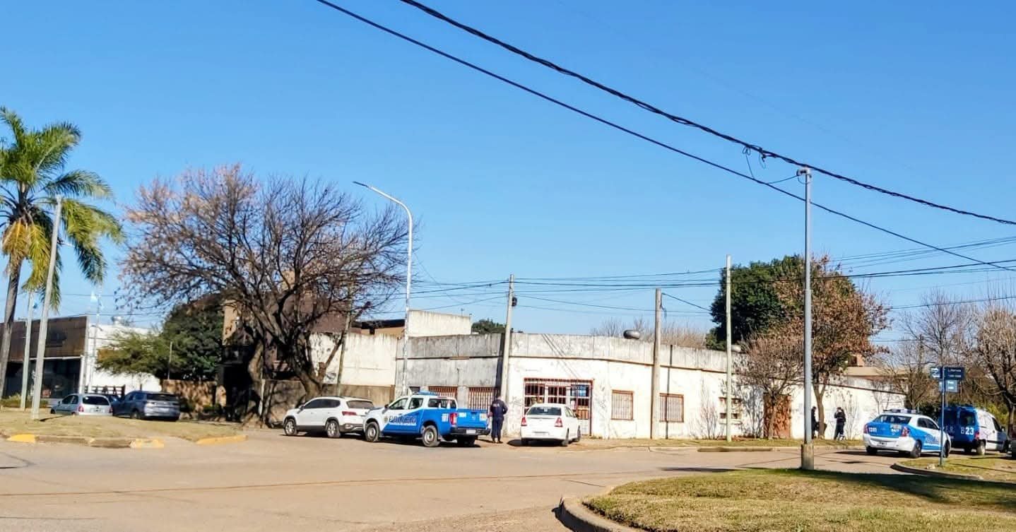 VILLAGUAY: Vandalizaron un comercio: arrancaron la reja de una ventana y huyeron