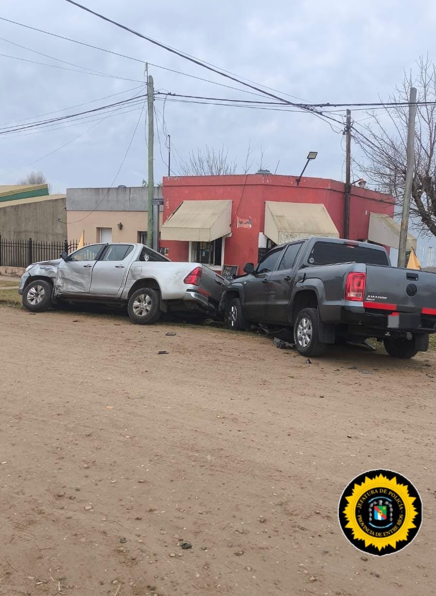 VILLAGUAY: Choque entre una Amarok y una Hilux dejó una menor hospitalizada