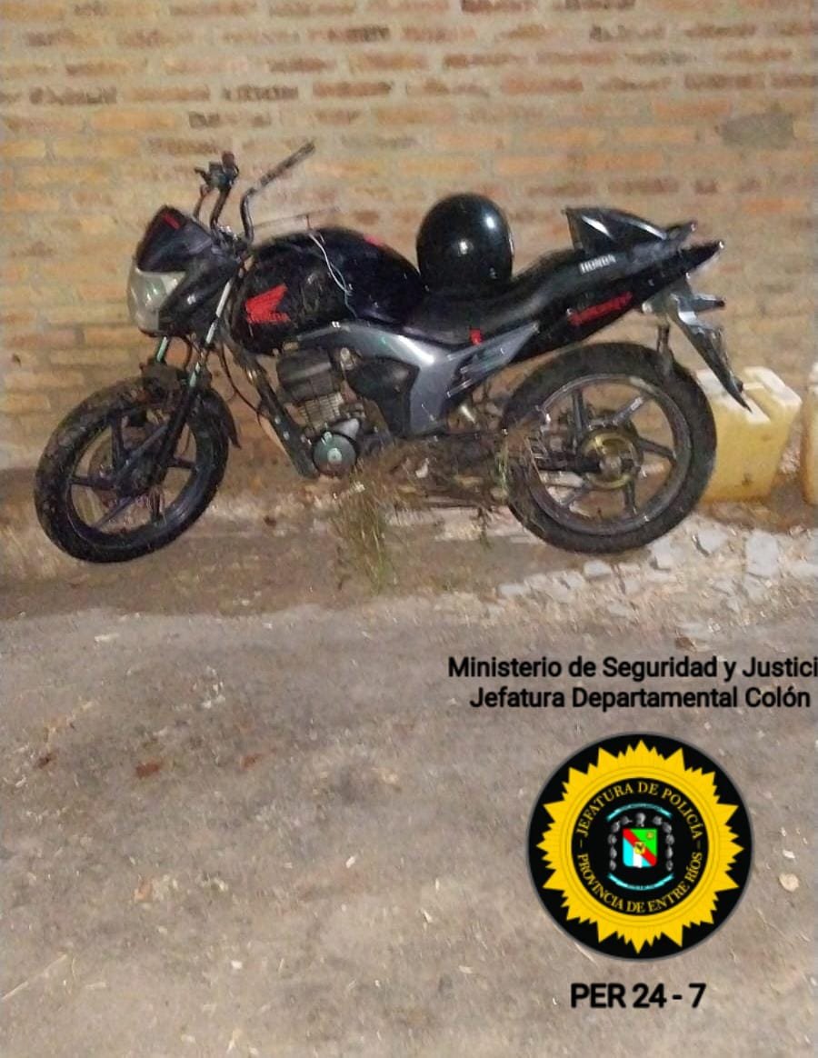 RUTA 23: Violento despiste de una moto dejó a un conductor internado